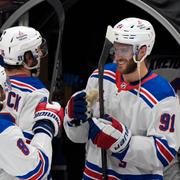 New York Rangers Alex Wennberg, Vincent Trocheck och Jacob Trouba. 