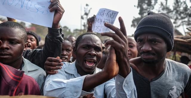 Demonstranter i Kongo-Kinshasa. Moses Sawasawa / AP