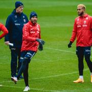 Norges förbundskapten Lars Lagerbäck, tillsammans med spelarna Haitam Aleesami och Joshua King