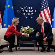 EU:s Ursula von Der Leyen och Donald Trump 2020.
