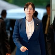 Kimi Onoda (mitten), Japans minister för ekonomisk säkerhet.