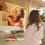 Skärmdumpar från Moderaternas och Vänsterpartiets nya valfilmer.