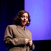 L-ledaren Simona Mohamsson håller tal under partiets landsmöte i Karlstad i november.