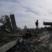 Förödelse efter bombningar i Khan Yunis, där bombningarna var särskilt intensiva i natt, 15 maj. 