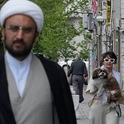 Människor i Teheran den 21 april 2026.