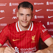 Florian Wirz i Liverpool-tröjan. 