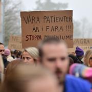 Kritiken har varit stort mot införandet av det nya vårdsystemet Millennium. Läkare och sjuksköterskor har protesterat kraftigt.