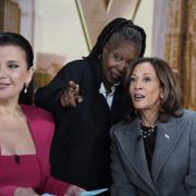 Kamala Harris med Ana Navarro, Whoopi Goldberg, Harris och Alyssa Farah Griffin.