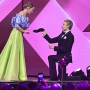 Programledare Carina Berg och komikern Björn Gustafsson under deltävling 1 av Melodifestivalen 2024 i Malmö Arena. 