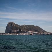 Gibraltar, vy från den spanska staden La Linea. 