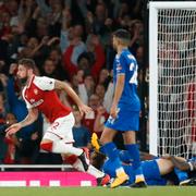 Arsenals Olivier Giroud, i mitten, efter att ha gjort 4–3 mot Leicester.