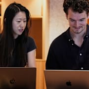 Cat Wu, produktchef för Claude Code, och Alex Albert, ansvarig för Claude-relationer, på Anthropics huvudkontor i San Francisco.