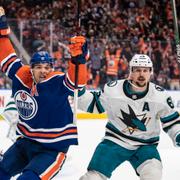 Darnell Nurse firar sitt avgörande mål alldeles intill Erik Karlsson.