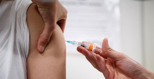 En kvinna får HPV-vaccinet på St. Hanshaugen i Oslo. Junge, Heiko / NTB