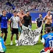 Argentina vecklade ut en banderoll efter att de besegrat England i semifinalen.