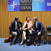 Sveriges statsminister Ulf Kristersson (M), utrikesminister Maria Malmer Stenergard (M) och försvarsminister Pål Jonsson (M), som alla är på plats vid Natotoppmötet i Ankara.