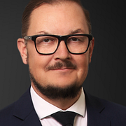 Svensk Fastighetsförmedlings vd Fredrik Kullman och Skandiamäklarnas vd Daniel Lundberg. Pressbilder.