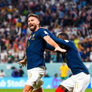 Olivier Giroud firar under matchen