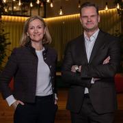 Schibsted Medias vd Siv Juvik Tveitnes och Telias vd Patrik Hofbauer.