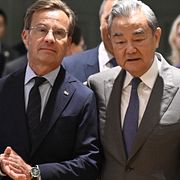 Statsminister Ulf Kristersson (M) och Kinas utrikesminister Wang Yi. Arkivbild.