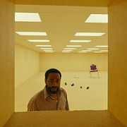 Chiwetel Ejiofor i en scen ur ”Backrooms.”