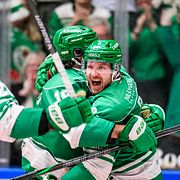 Rögles Linus Sandin jublar efter 4-1 under kvartsfinal sju.