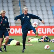 Pia Sundhage under fredagens träning.