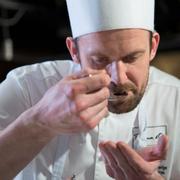 Kocken Alexander Sjögren förbereder sig för kocktävlingen Bocuse D'or.