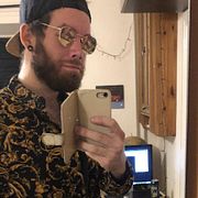 Den så kallade Nytorgsmannen Fredrik Lundgren har suttit fängslad för våldtäkt och begick nya övergrepp när han släpptes på fri fot. Fallet har varit återkommande i debatten om säkerhetsförvaring.