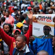 Demonstranter i Harare kräver att president Mugabe avgår 