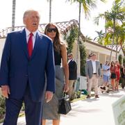 Donald Trump och Melania Trump röstar i Palm Beach.