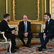 Zelenskyj, Starmer och Macron under söndagens toppmöte i London. 