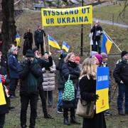 Demonstration mot Rysslands  utanför ryska ambassaden i december 2022. 
