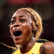 Elaine Thompson-Herah jublar efter sitt OS-guld.