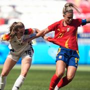 Spaniens Alexia Putellas mot Tysklands Jule Brand när lagen möttes i OS 2024.