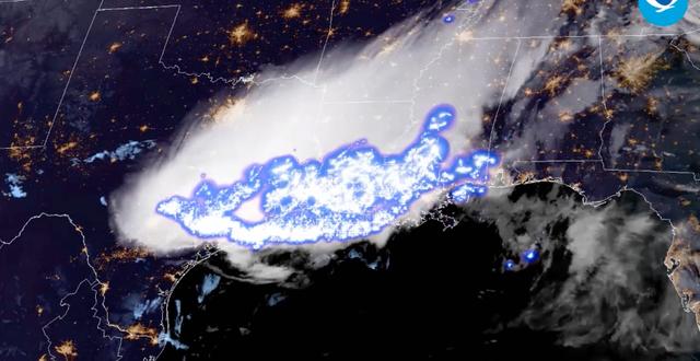 Satellitbild över ovädret i södra USA. AP
