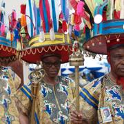 Personer från folket igbo under en begravning 2013.