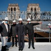 Emmanuel Macron på taket till Notre-Dame