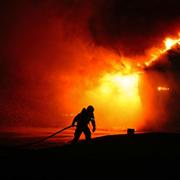 Flera kor har blivit innebrända i en brand på en gård vis Vreta utbildningscentrum utanför Linköping.