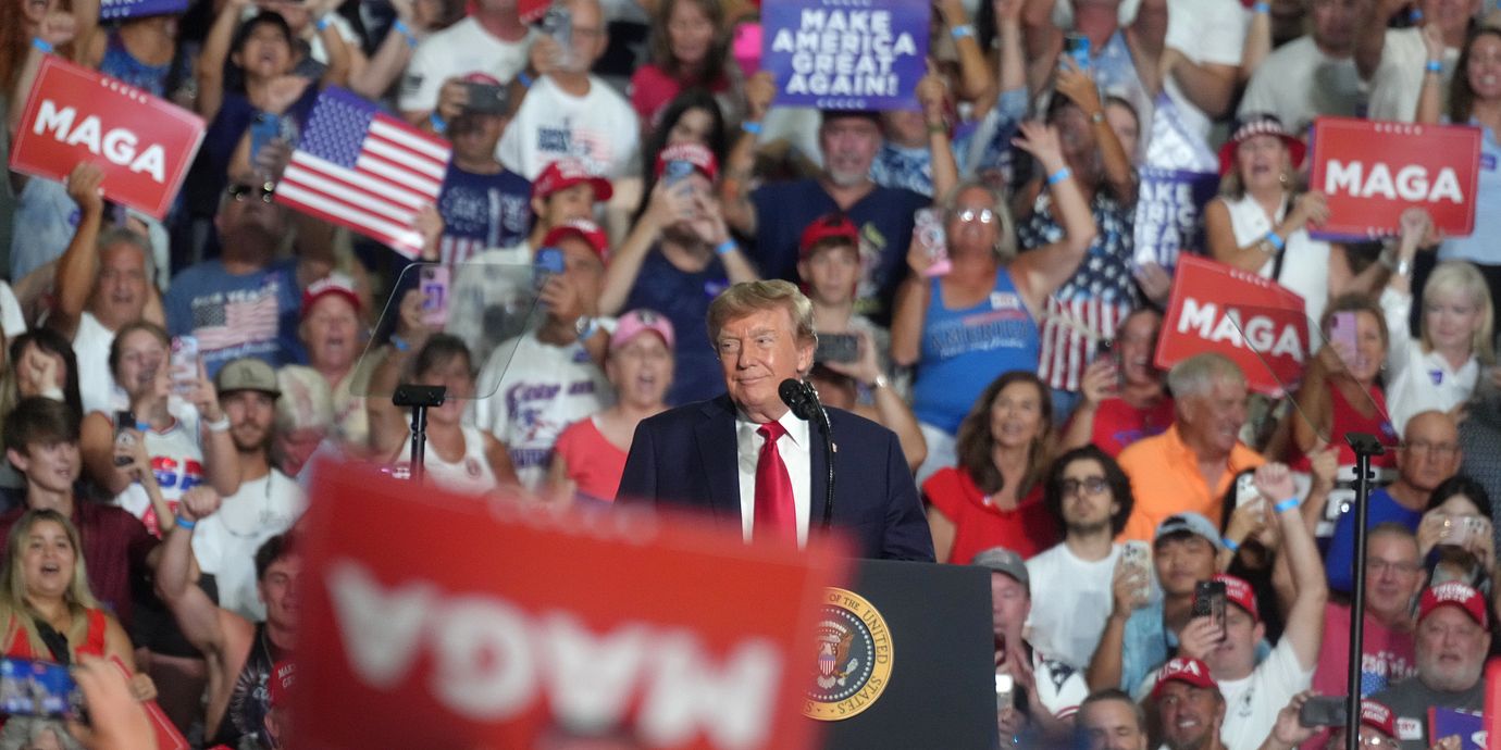 Trump stödtalar för partikollega.