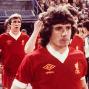 Joey Jones bakom Kevin Keegan 1977.