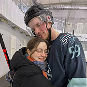 Maryna Homeniuk och Jurij Orlov/Byggnaden.