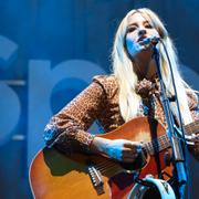 Sångerskan Margo Price uppträder på galan Spotify Best New Artist 2019.