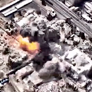 En bil som enligt USA:s militär föreställer förstörelsen av Iranska revolutionsgardets bas.