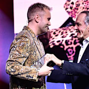 Edvin Törnblom vinner Årets HBTQI under QX-galan.