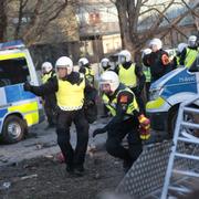 Poliser under upploppen i Örebro.