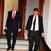 John Healey, Troels Lund Poulsen och en piggvar (till vänster i bild).