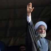 Hassan Rouhani vinkar till supportar, 19 maj. 