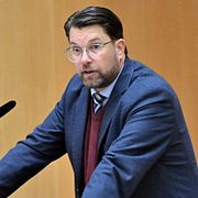 Sverigedemokraternas partiledare Jimmie Åkesson (SD) talar under en partiledardebatt i riksdagen tidigare i år.