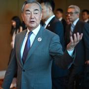 Kinas utrikesminister Wang Yi under ett möte med den sydostasiatiska samarbetsorganisationen ASEAN. 